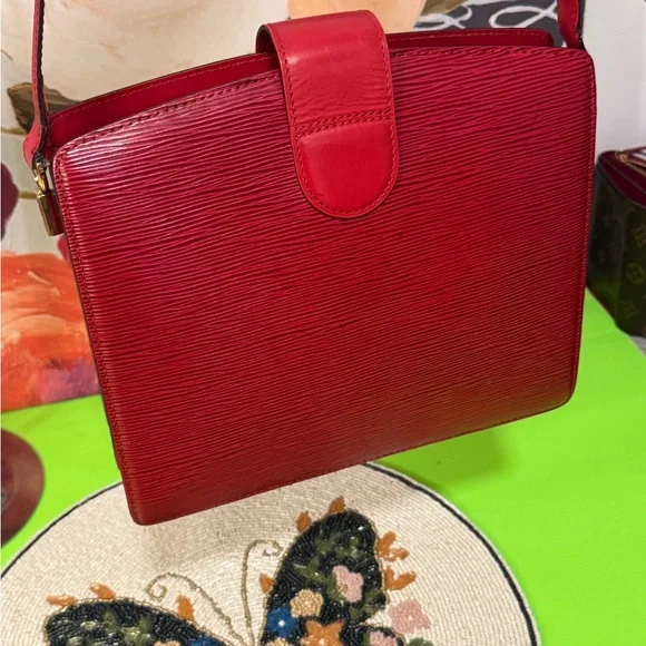 Louis Vuitton Epi Shoulder bag Elegant Red Designer Women's Bag. - Picture 12 of 14